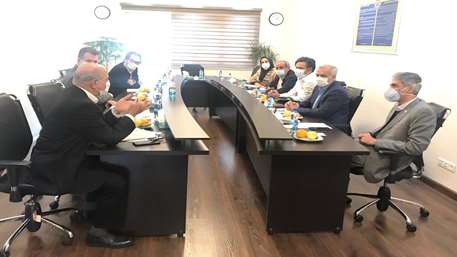  نشست صمیمی رئیس دانشگاه علوم پزشکی استان سمنان با مدیر عامل شرکت هلیکوپتری آواسلامت 