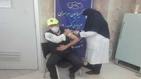  آغاز مرحله دوم از اولین دوره واکسیناسیون کرونای تکنسین های فوریت های پزشکی دانشگاه علوم پزشکی استان سمنان