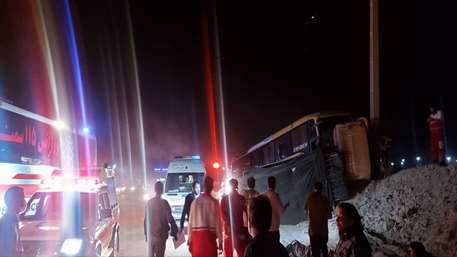  امداد رسانی به مصدومان حادثه تصادف یک دستگاه اتوبوس با کامیون در محور سرخه به سمنان